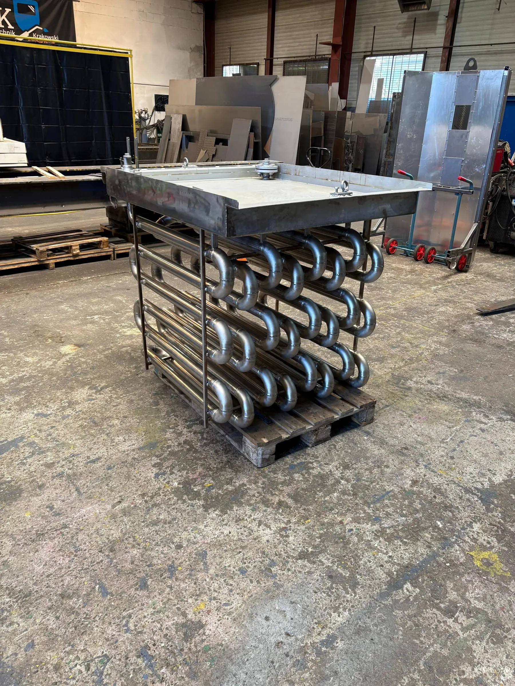 Großrohrleitungen in Industrieanlage